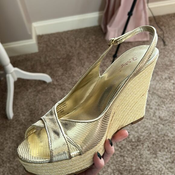 GUC Lily Pulitzer Gold Wedge heels(size 9.5) - Picture 1 of 11